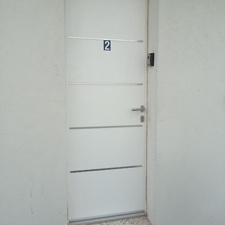 Les Carabins, Clim, Parking, Commerce Fos-sur-Mer Extérieur photo
