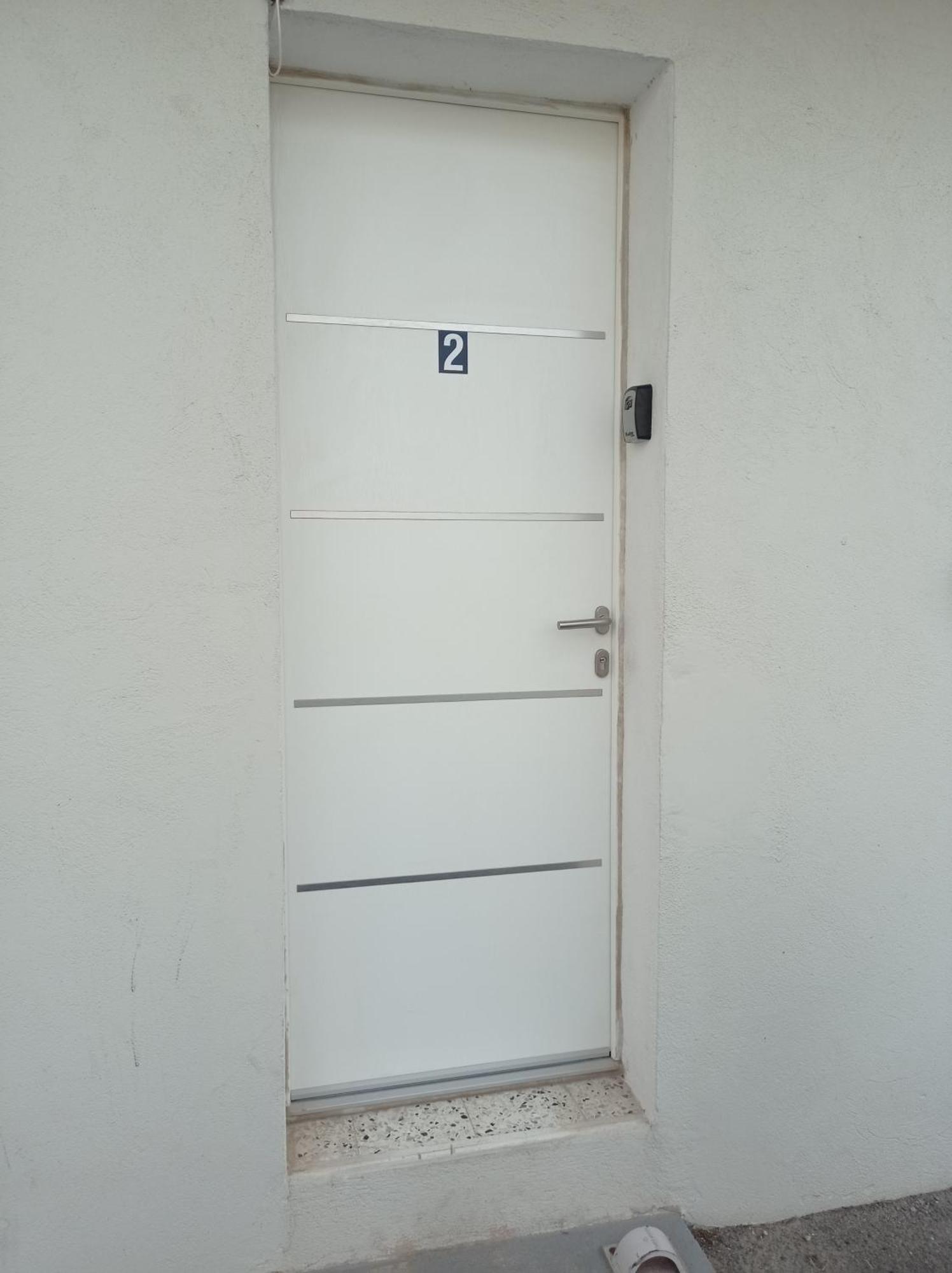 Les Carabins, Clim, Parking, Commerce Fos-sur-Mer Extérieur photo